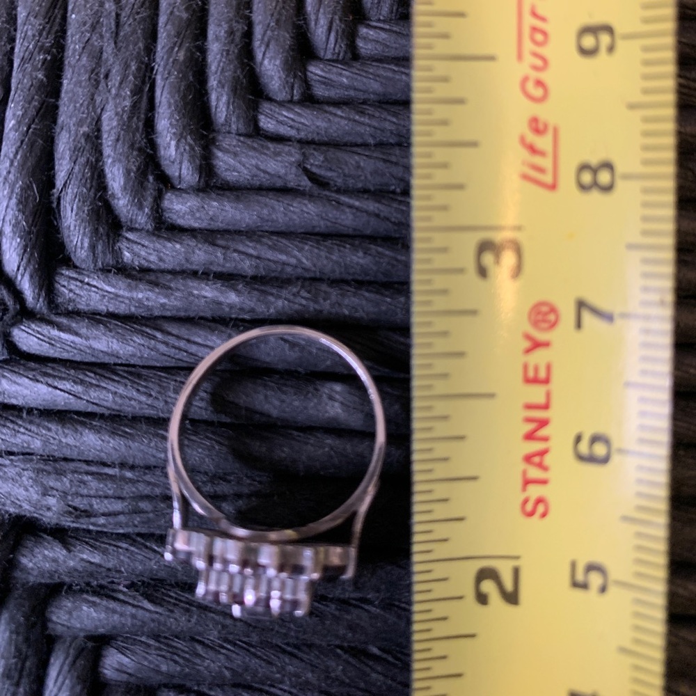 Silver garnet stone ring - Picture 2 of 5